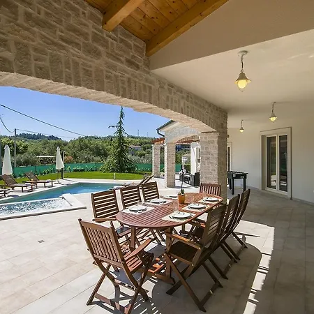 וילה In With Swimming Pool And Jacuzzi Vižinada