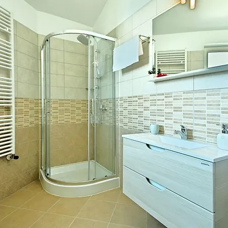 וילה In With Swimming Pool And Jacuzzi *