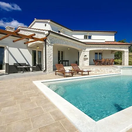 וילה In With Swimming Pool And Jacuzzi *