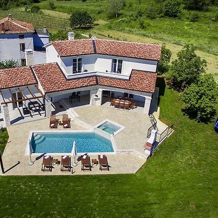 וילה In With Swimming Pool And Jacuzzi Vižinada