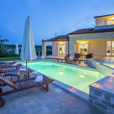 Villa In With Swimming Pool And Jacuzzi