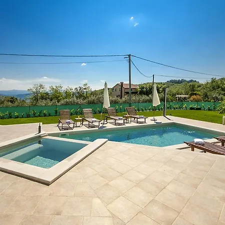 Villa In With Swimming Pool And Jacuzzi